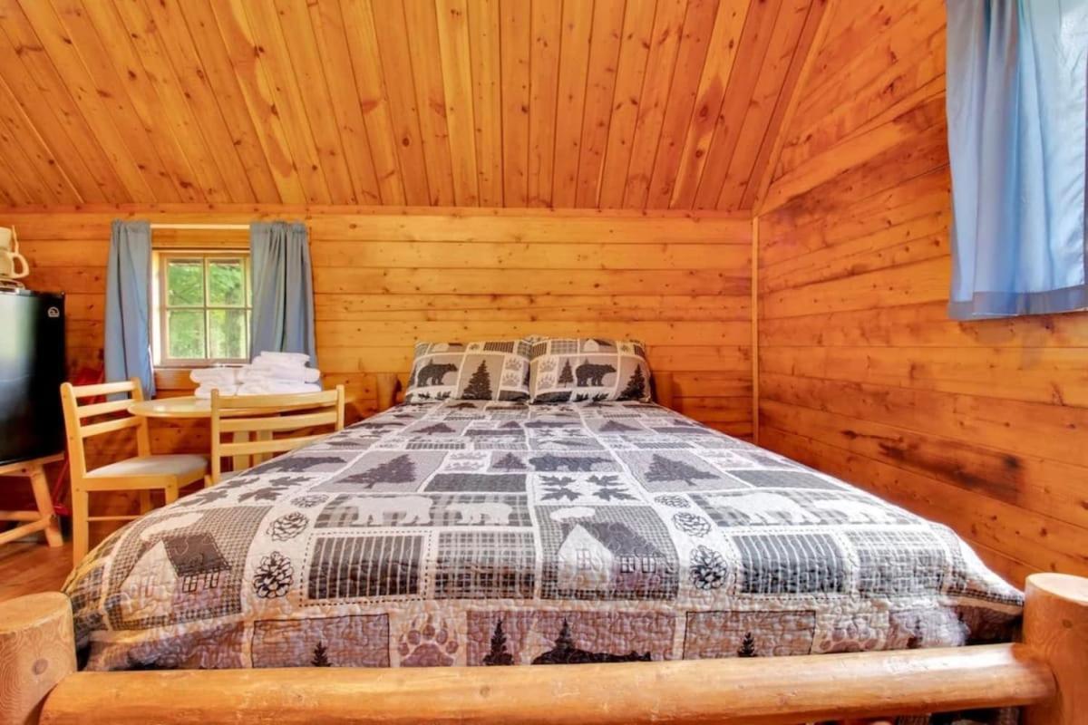 Lovely Rustic Cabin In Bloomington Kültér fotó